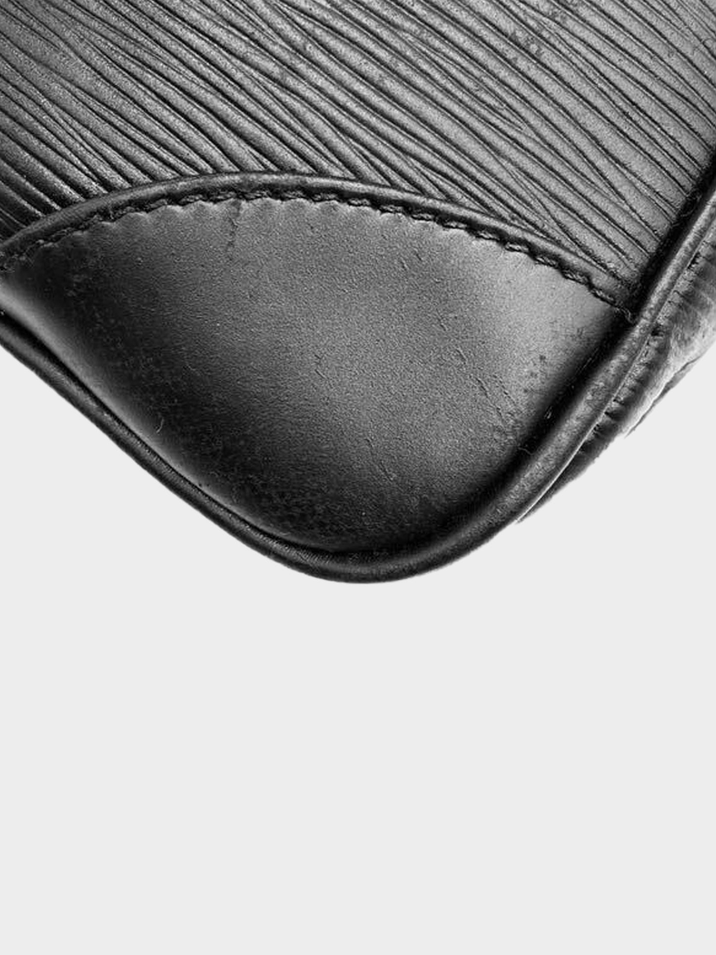 Louis Vuitton 2005 Black Epi Leather Segur PM Bag