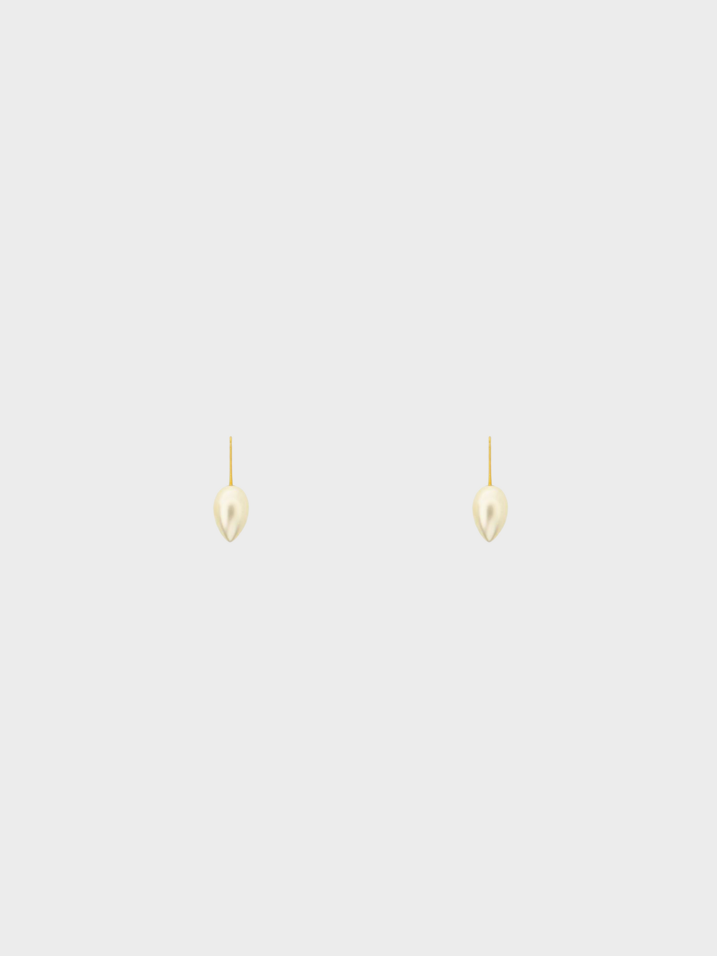 Louis Vuitton 2010s Gold Faux Pearl Louisette Stud Earrings