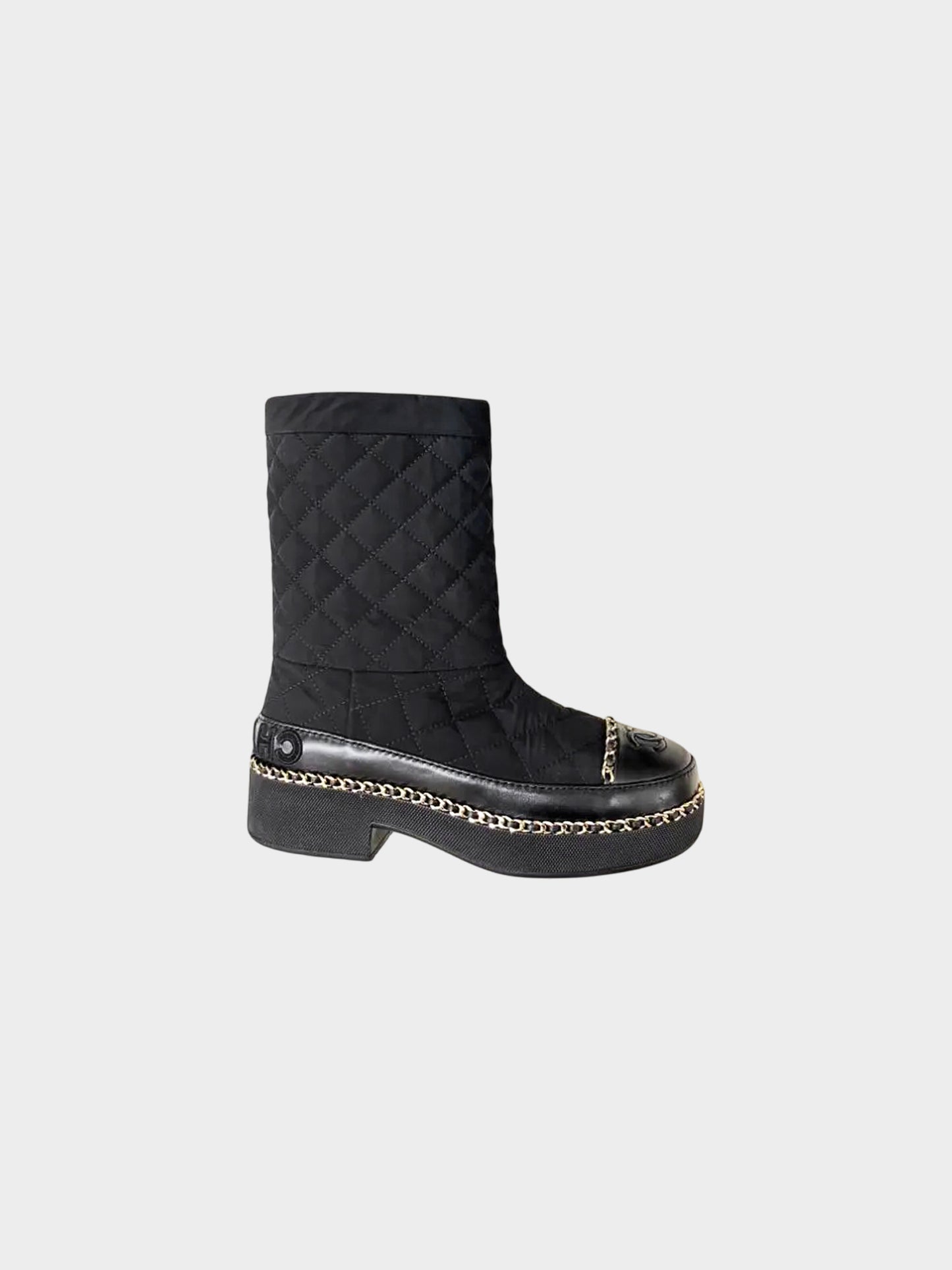 Chanel 2021 Apres Ski Quilted Boots with Shearling Lining
