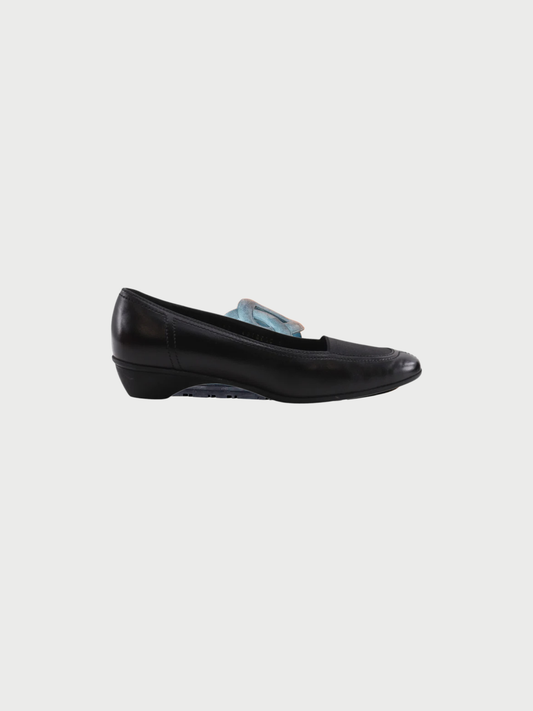 Salvatore Ferragamo 1990s Black Leather Pumps