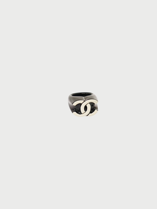 Chanel 2001 Black White Plastic COCO Ring