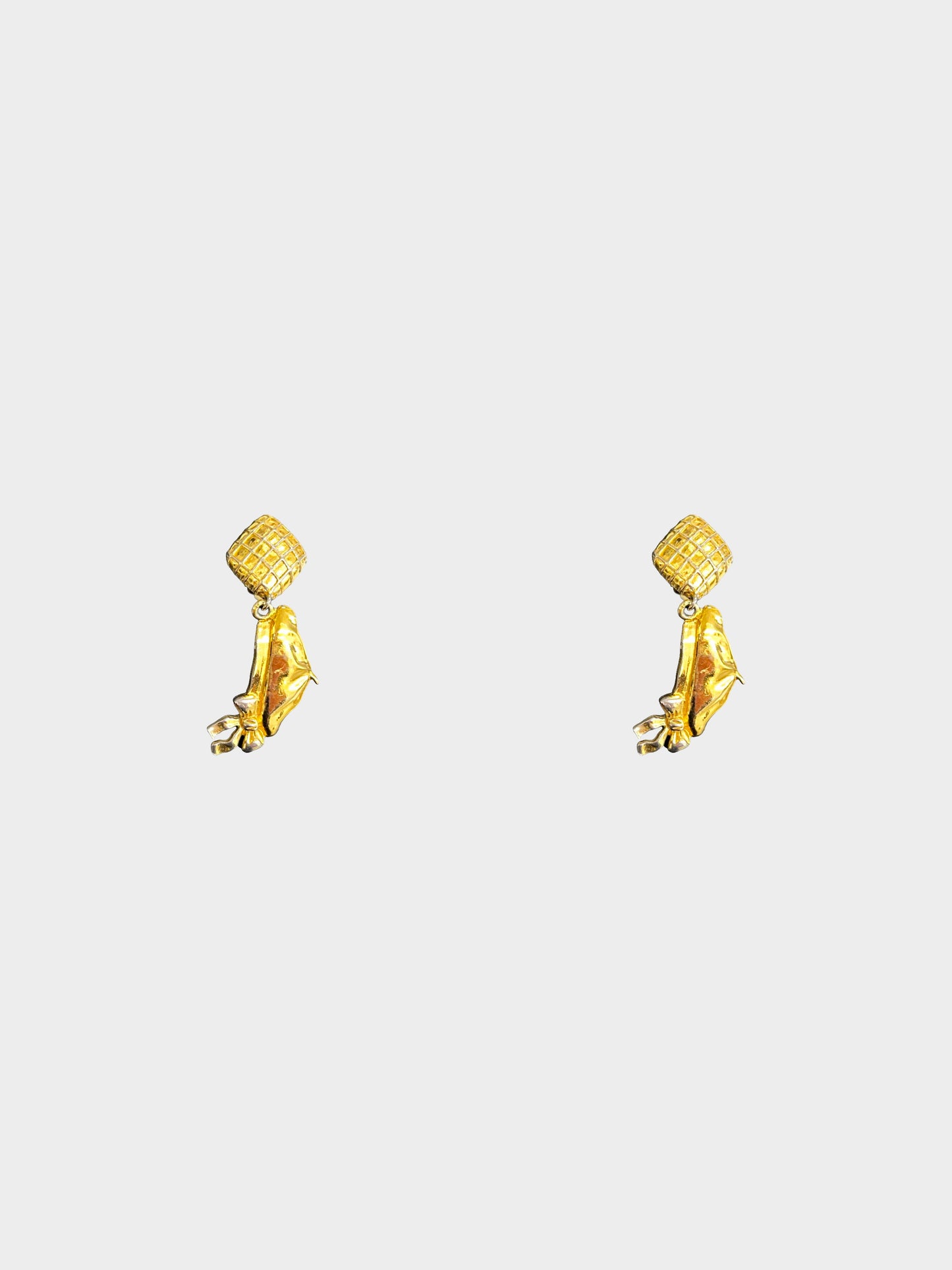 Chanel 1980s Gold Diamond Cross Hatch and Beret Clip-on Drop Earrings