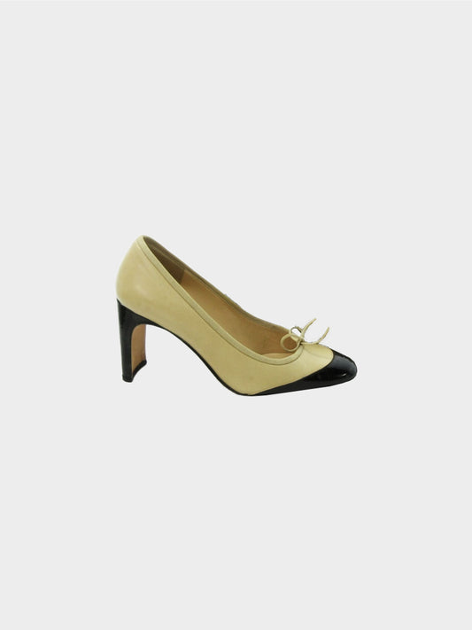 Chanel 2000s Vintage Black and Beige Two-toned Pumps