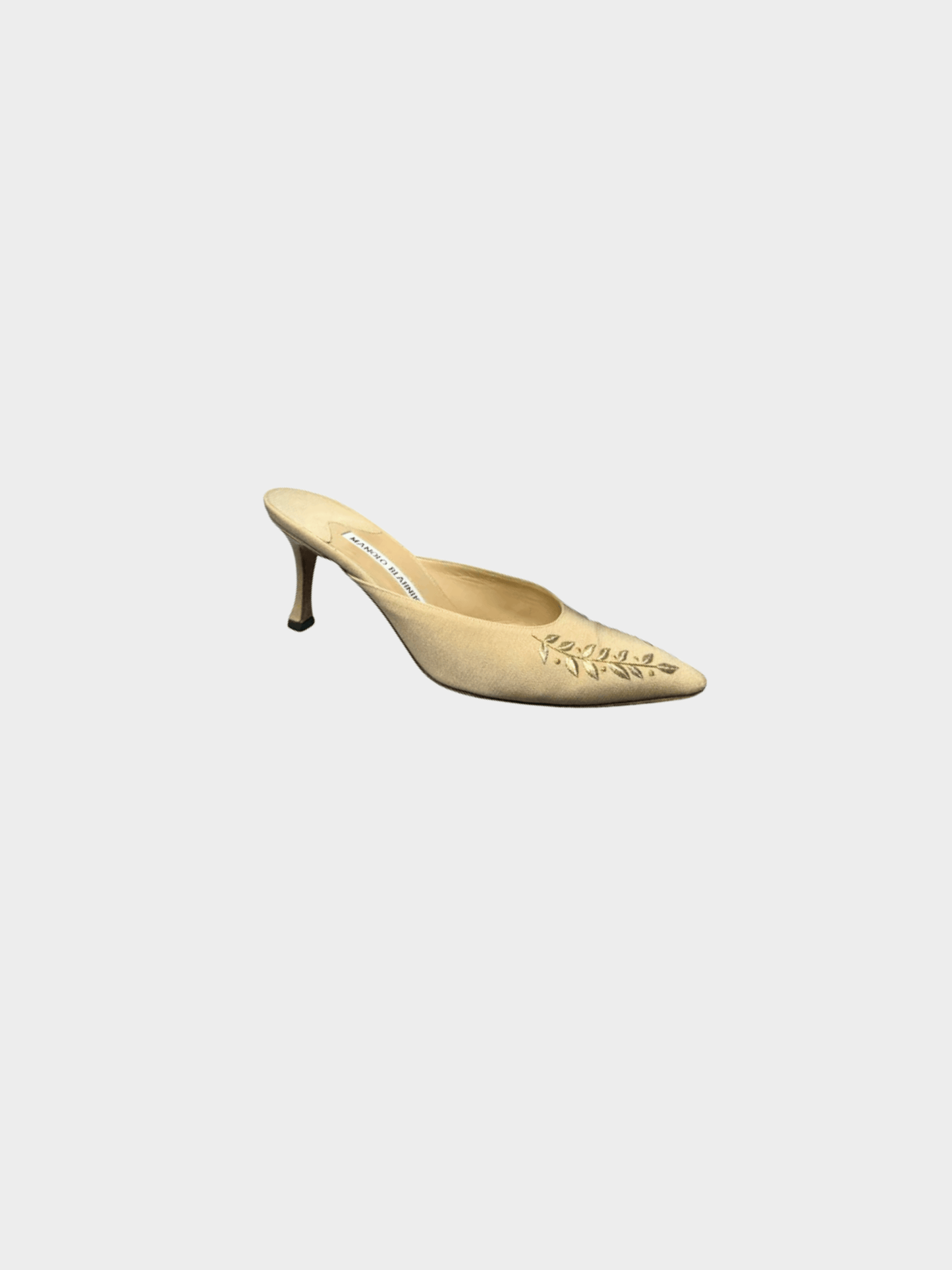 Manolo Blahnik 2000s Beige Floral Embroidery Heels