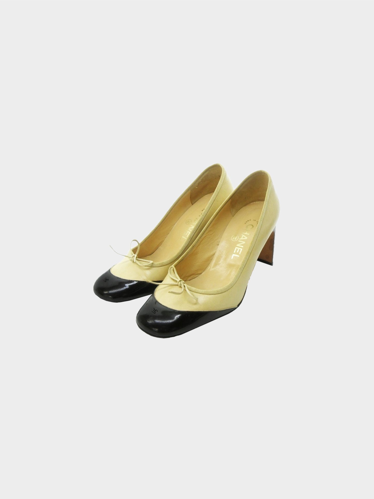 Chanel 2000s Vintage Black and Beige Two-toned Pumps