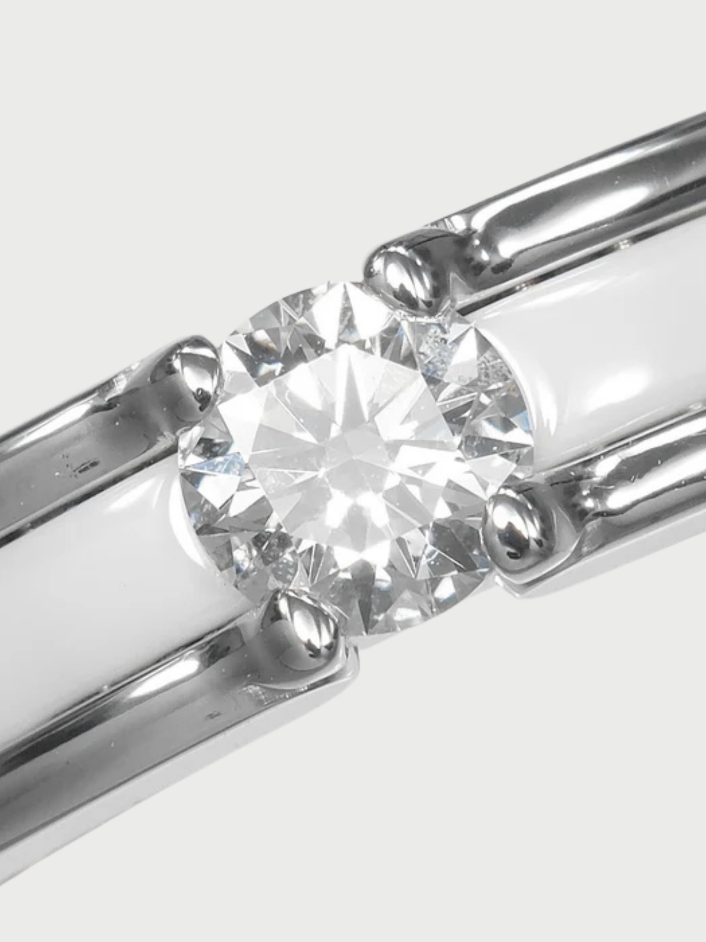 Chanel 2003 White Ceramic 18K White Gold Diamond Ultra Small Ring