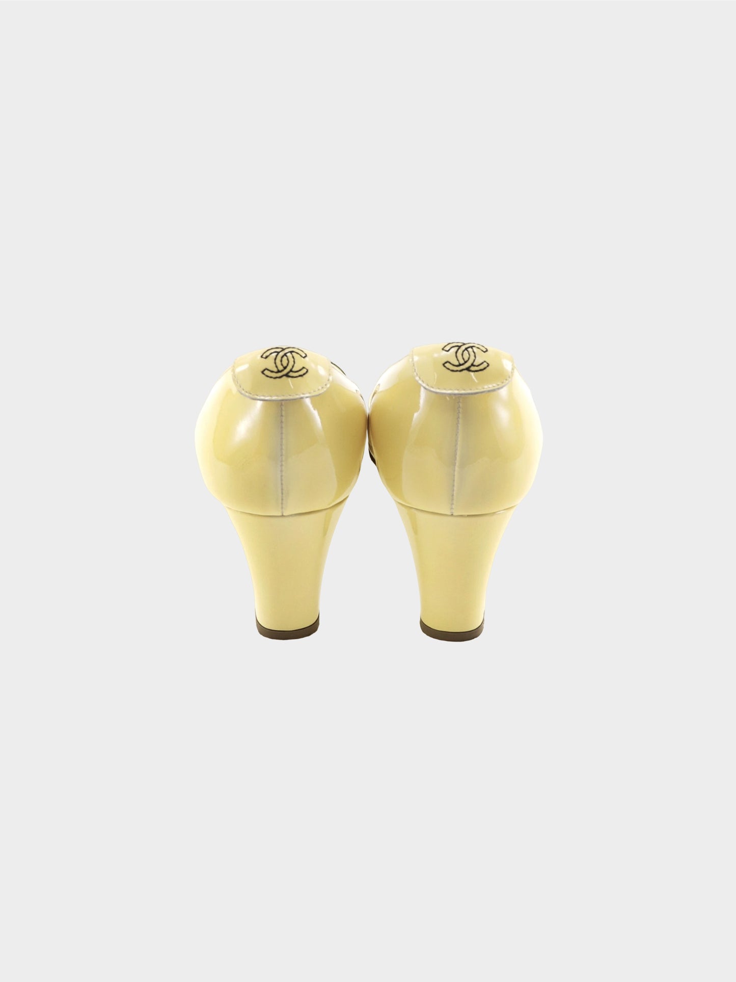 Chanel 2000s Black and Beige Two-toned Pumps