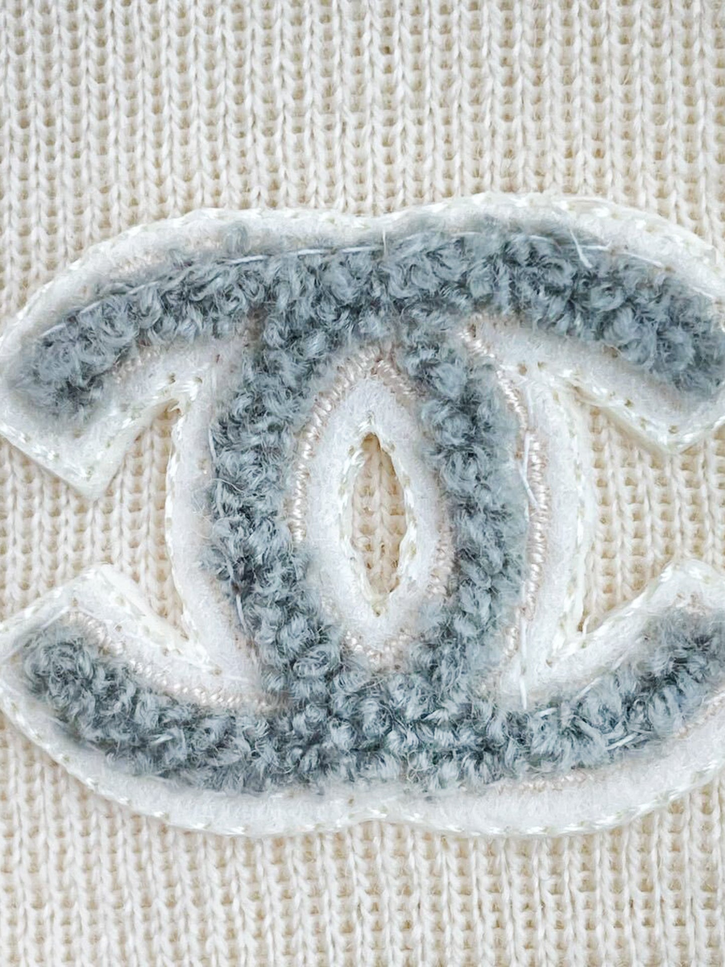 Chanel FW 2001 Grey and Beige Wool Pull-over Knit Sweater