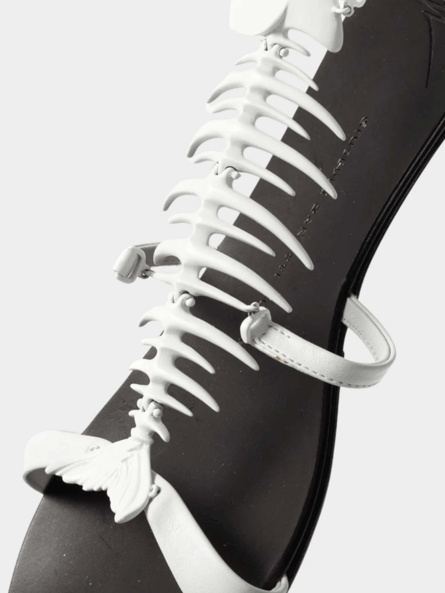 Giuseppe Zanotti 2016 White Fishbone Flat Sandals