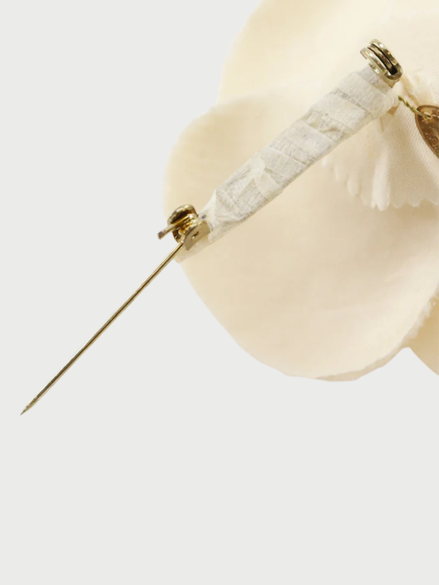 Chanel 2000s White Cotton Camellia Flower Corsage Brooch