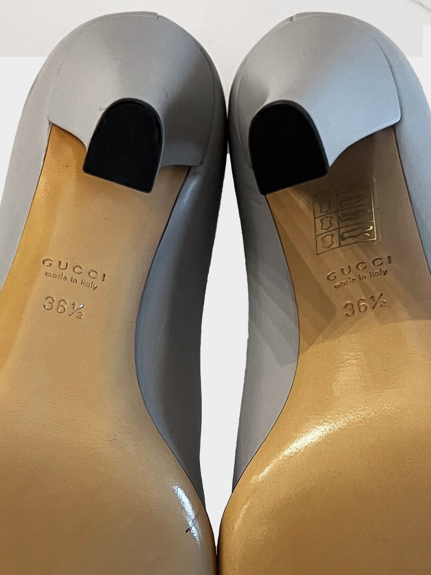 Gucci 2000s Grey Chain Link Leather Pumps