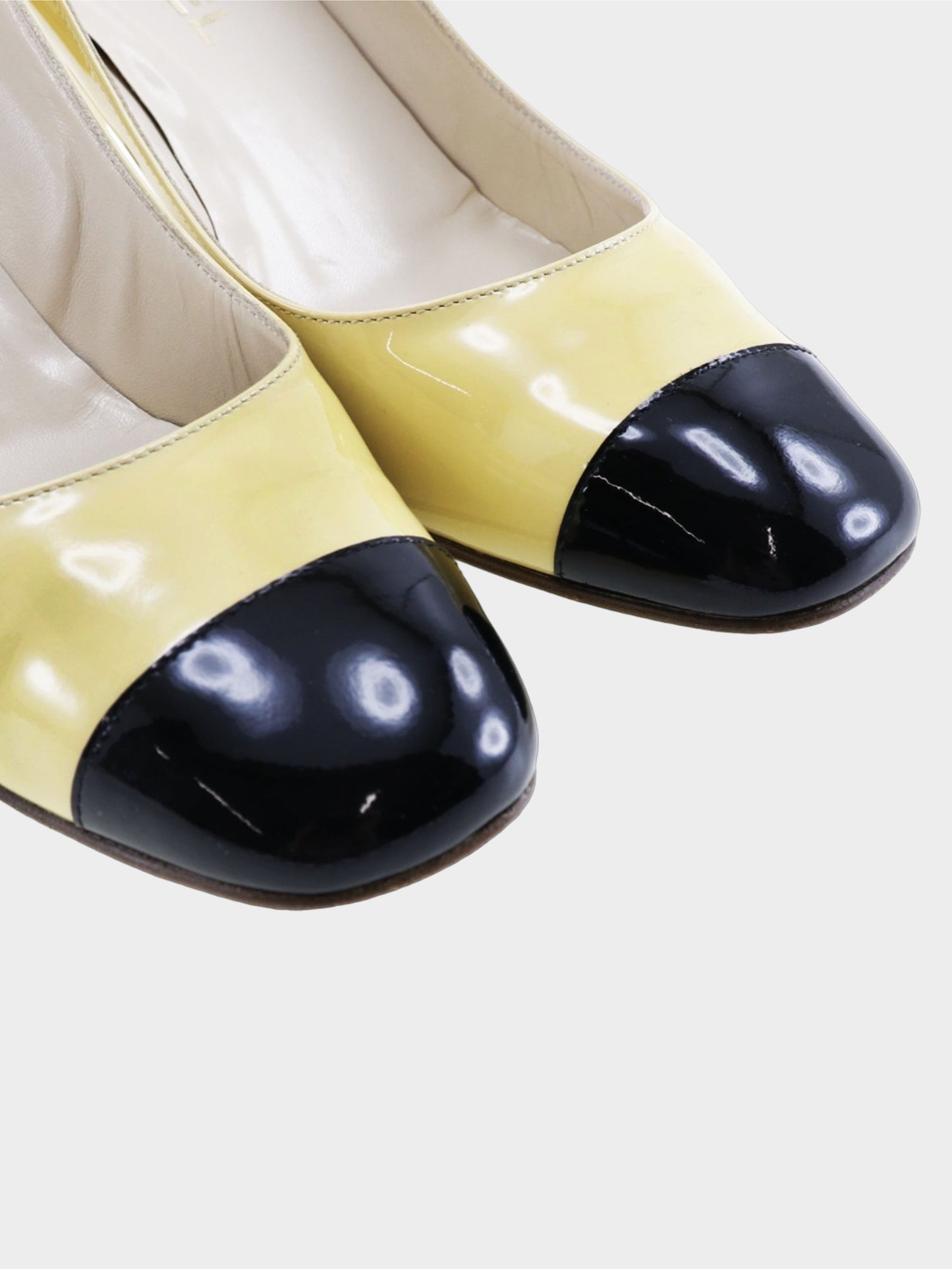 Chanel 2000s Black and Beige Two-toned Pumps