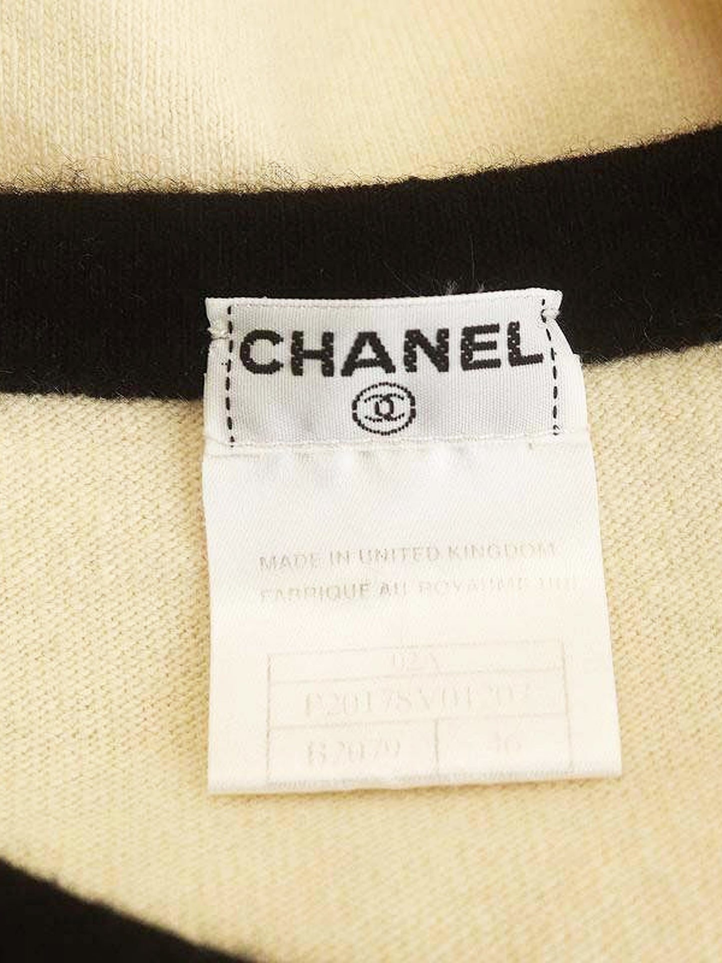 Chanel Fall 2002 Beige Cashmere Pull-over Knit Sweater