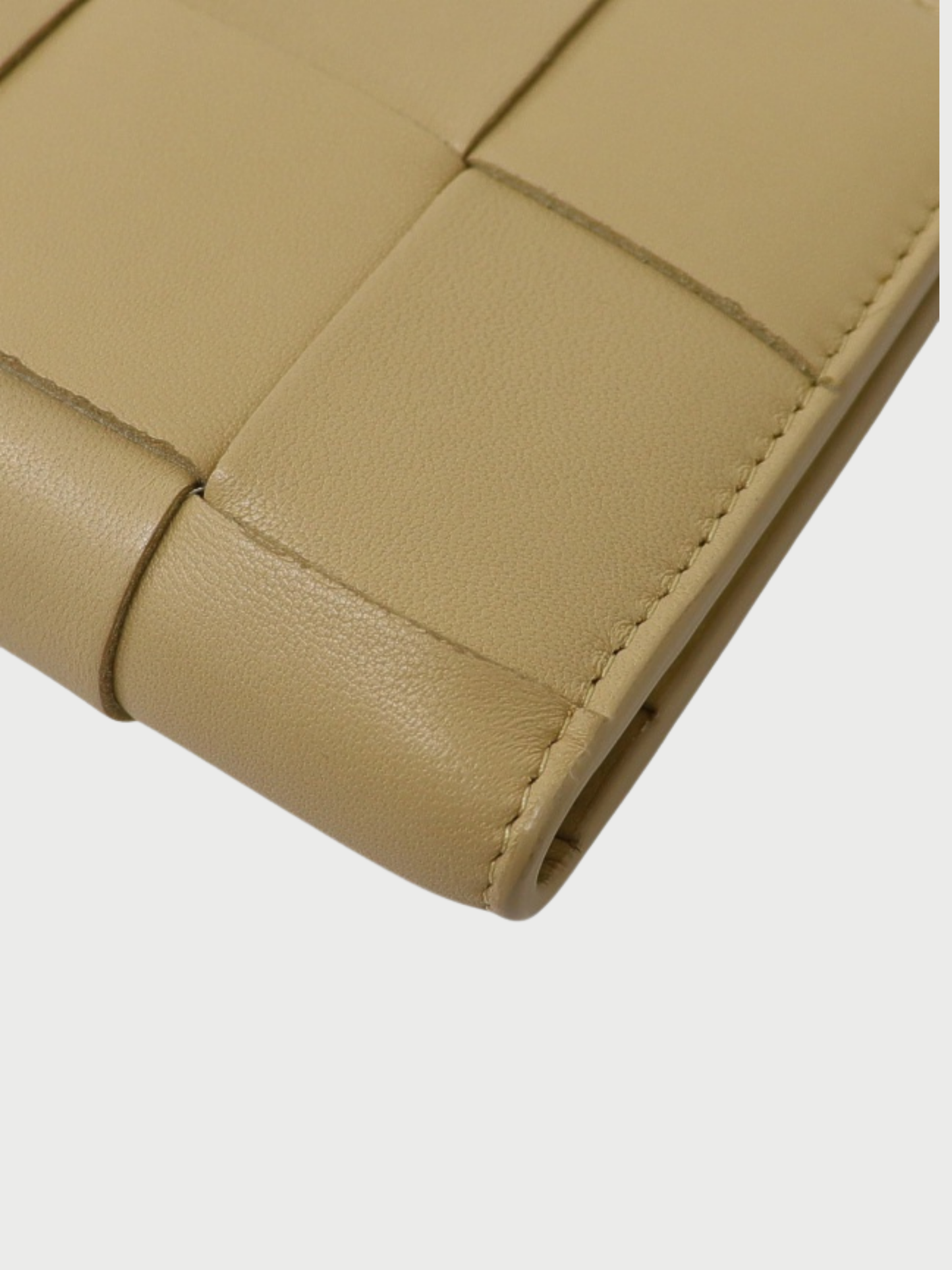 Bottega Veneta 2020s Beige Leather Maxi Intrecciato Cassette Wallet