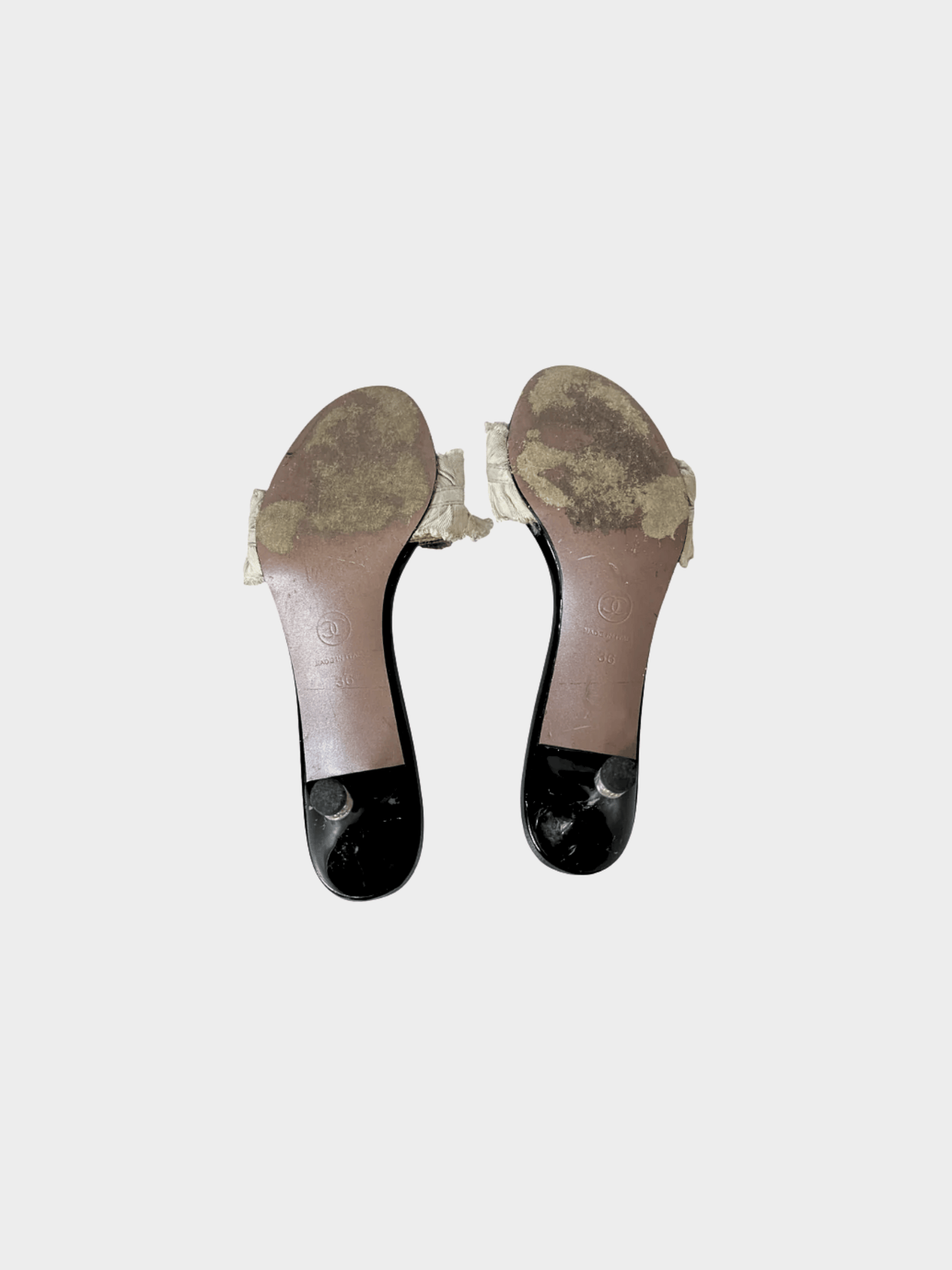 Chanel 2000s White and Black Ruffled Fabric CC Bow Slide Sandals