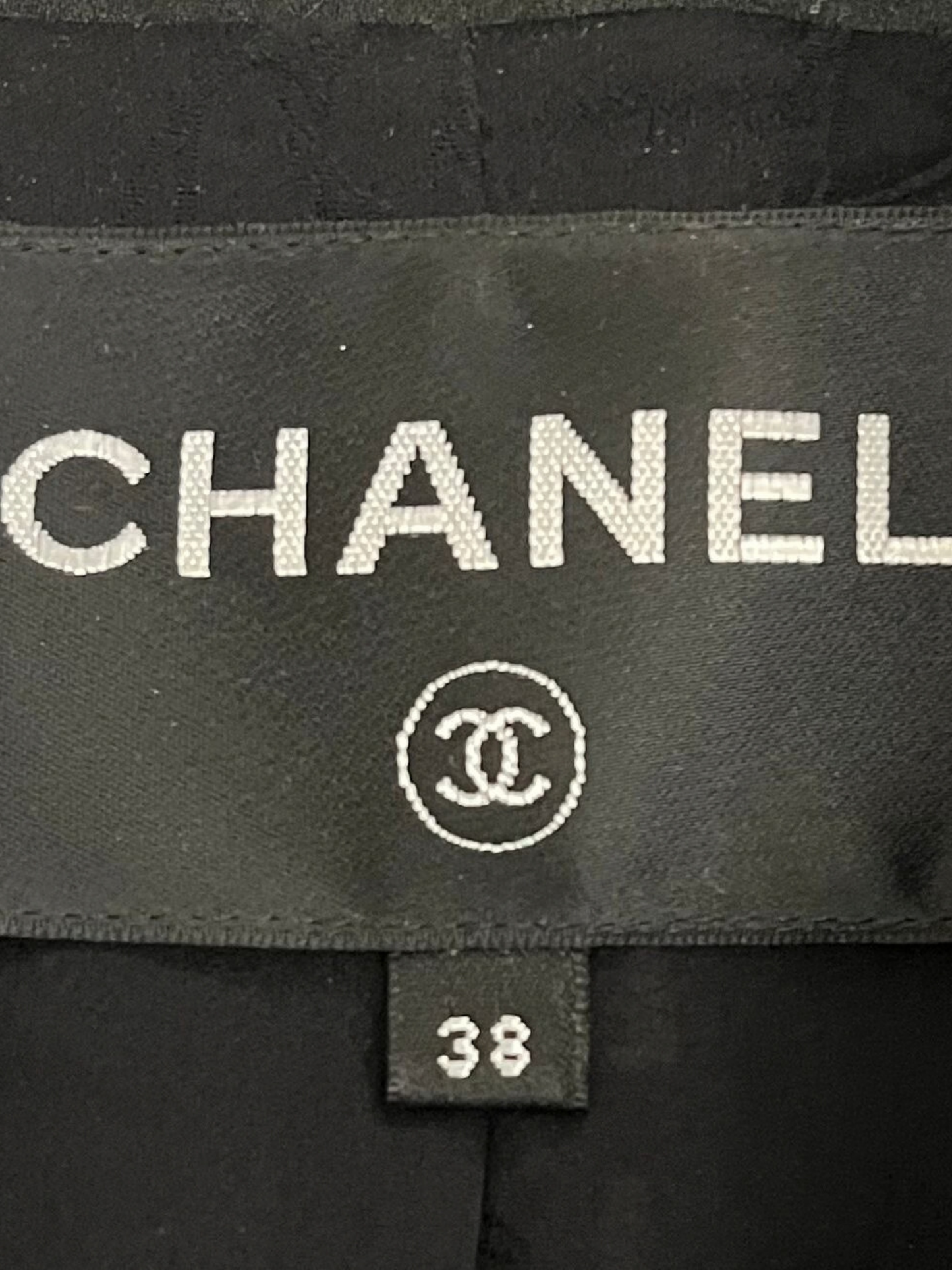 Chanel 2017 Black White Houndstooth Tweed Bubble Button Jacket