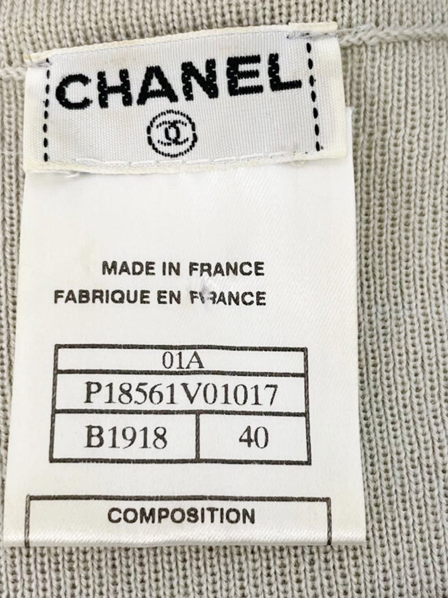 Chanel FW 2001 Grey and Beige Wool Pull-over Knit Sweater