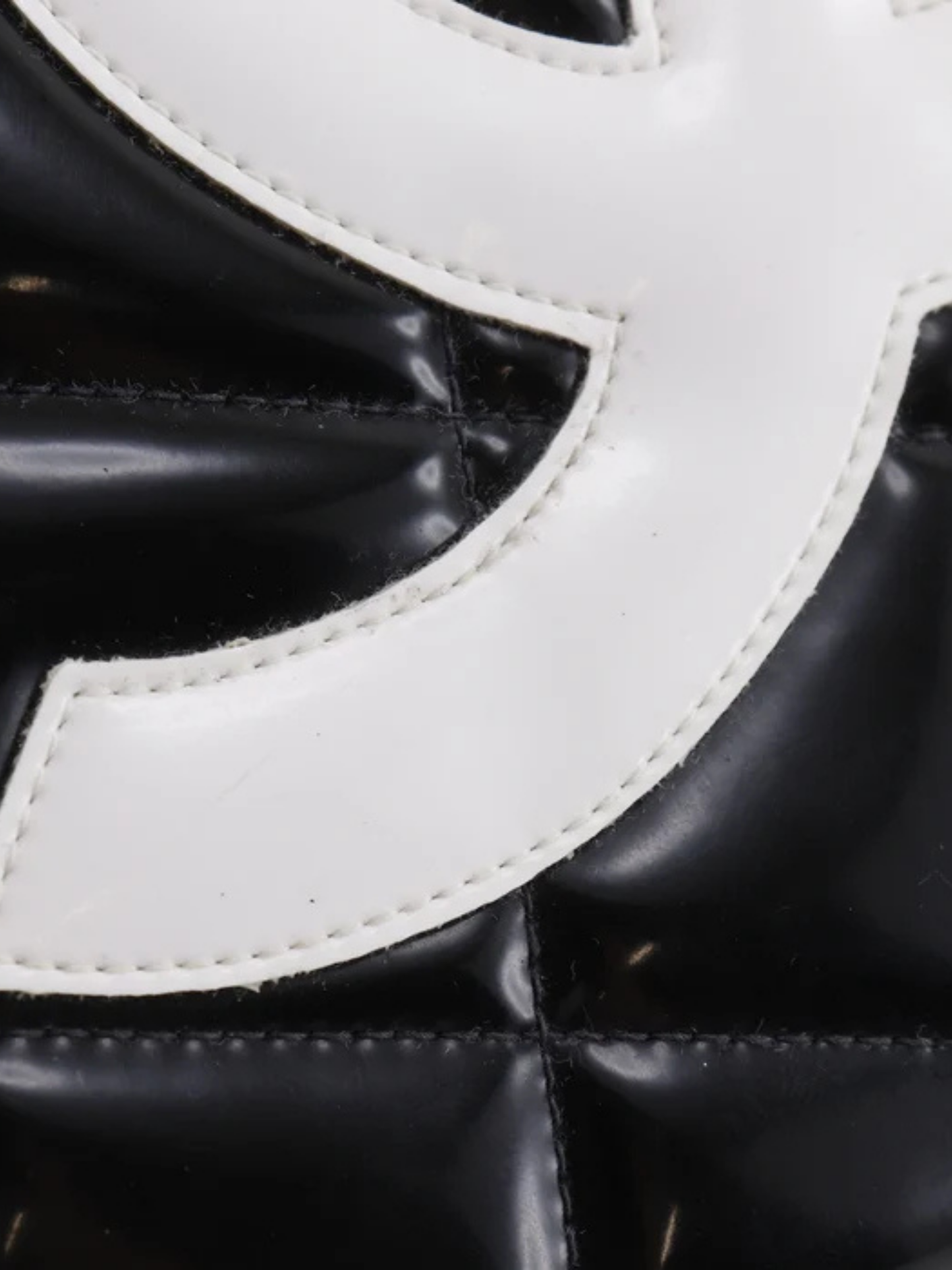 Chanel 1990s Black White Patent Leather Round Vanity Handbag