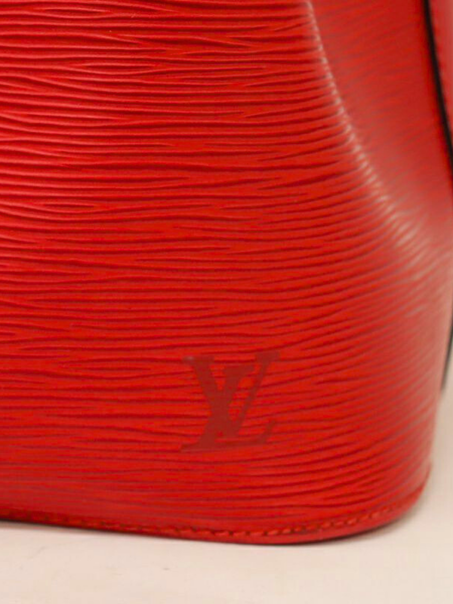 Louis Vuitton 1990s Castilian Red Epi Leather Petit Noé Bucket Bag