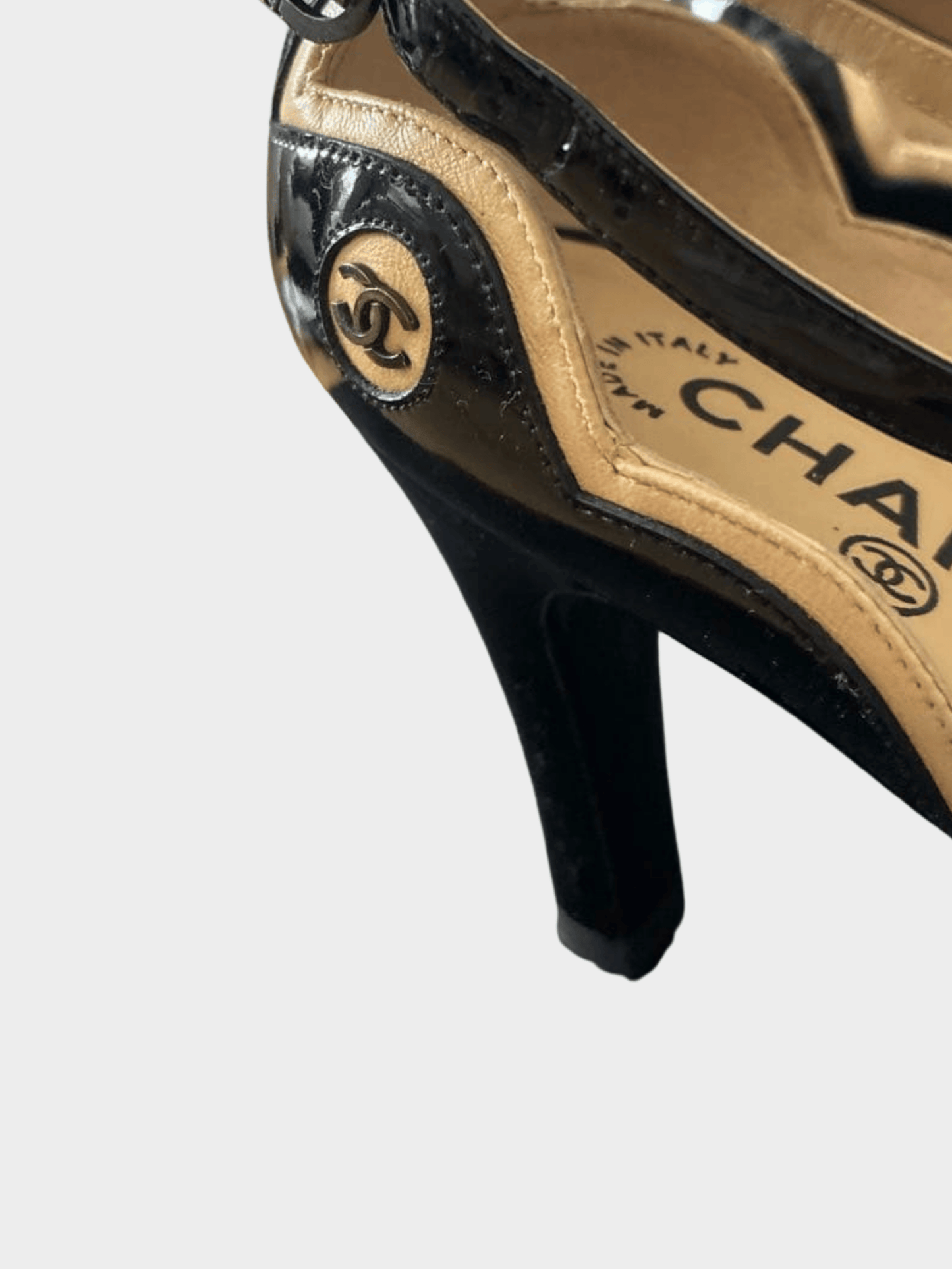 Chanel FW 2006 Beige and Black D'Orsay Pumps