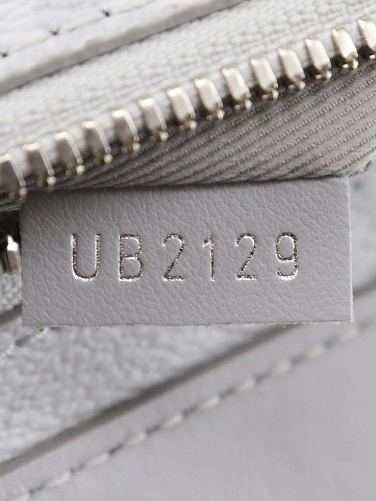 Louis Vuitton 2019 Chalk Leather Limited Edition Flat Vertical Tote