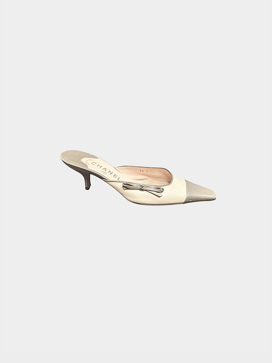 Chanel 2000s Grey and Cream Bow Tie Leather Mules