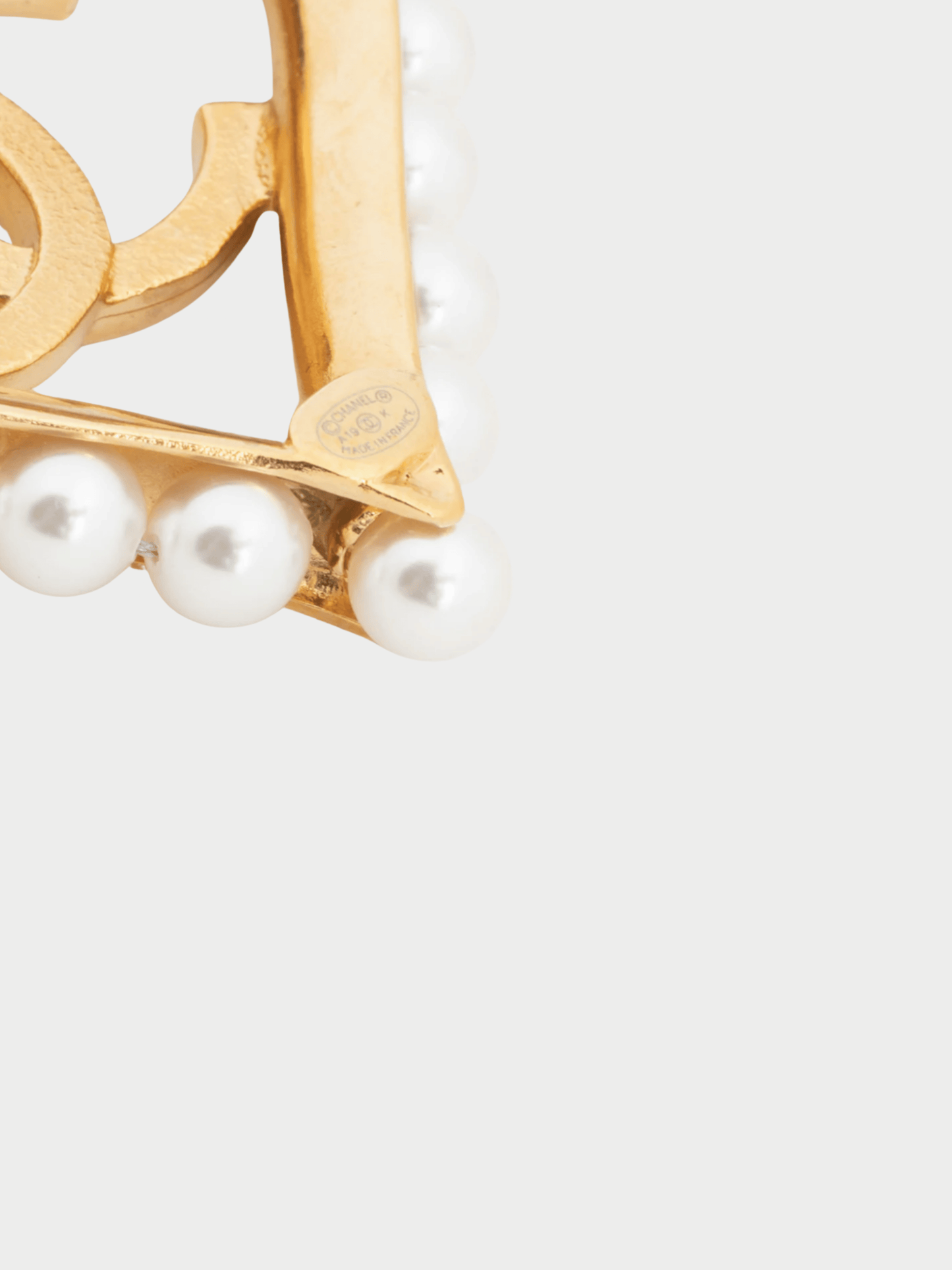 Chanel FW 2019 Gold-Tone Faux-Pearl-Embellished CC-Heart Brooch