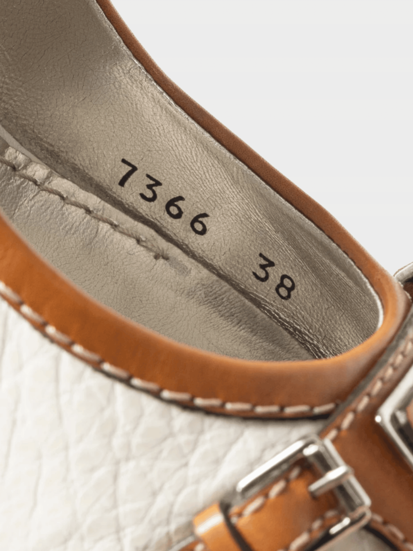 Dolce and Gabbana 2000s White and Cognac Logo-Plate Pumps