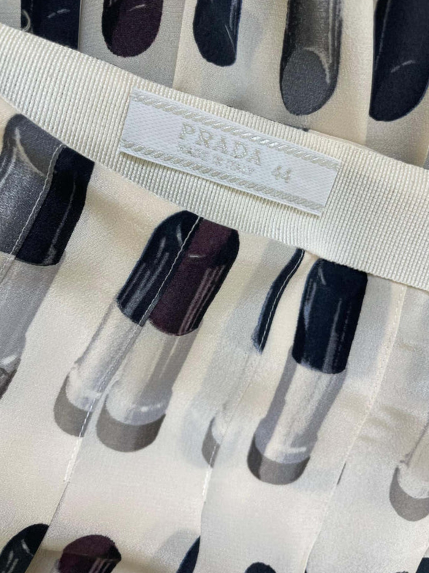 Prada SS 2000 Runway Off-White Silk Lipstick Print Pleated Skirt