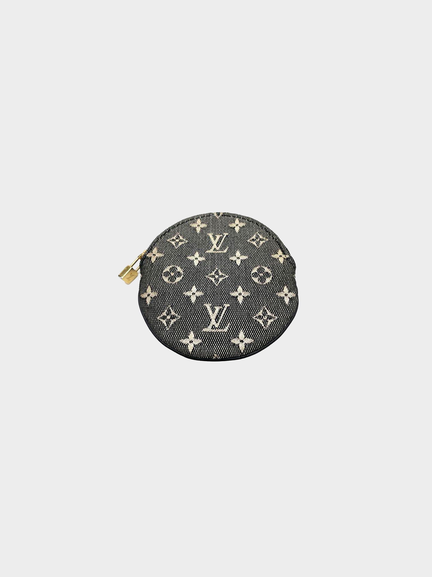 Louis Vuitton 2005 Grey Canvas Round Wallet