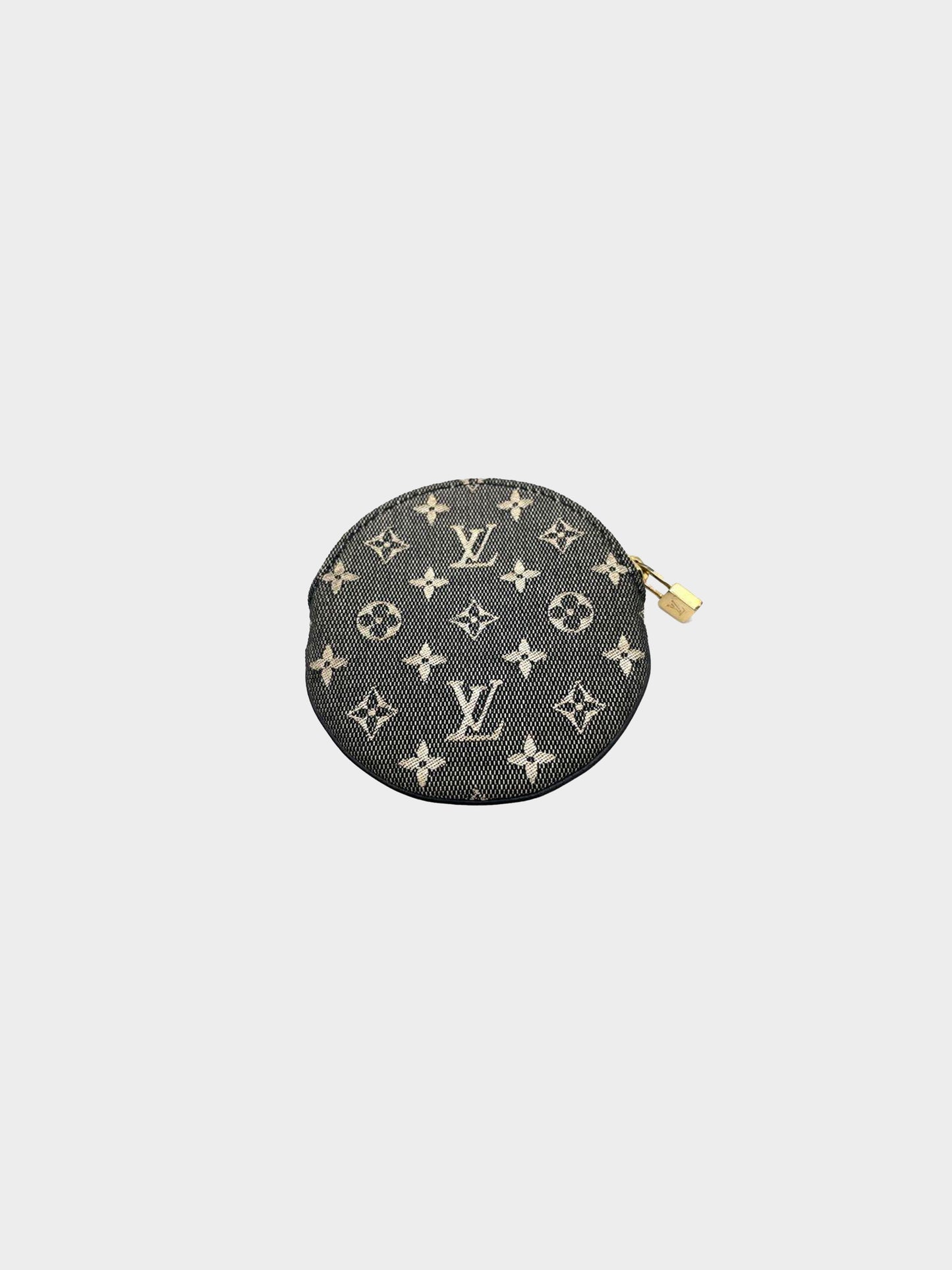 Louis Vuitton 2005 Grey Canvas Round Wallet