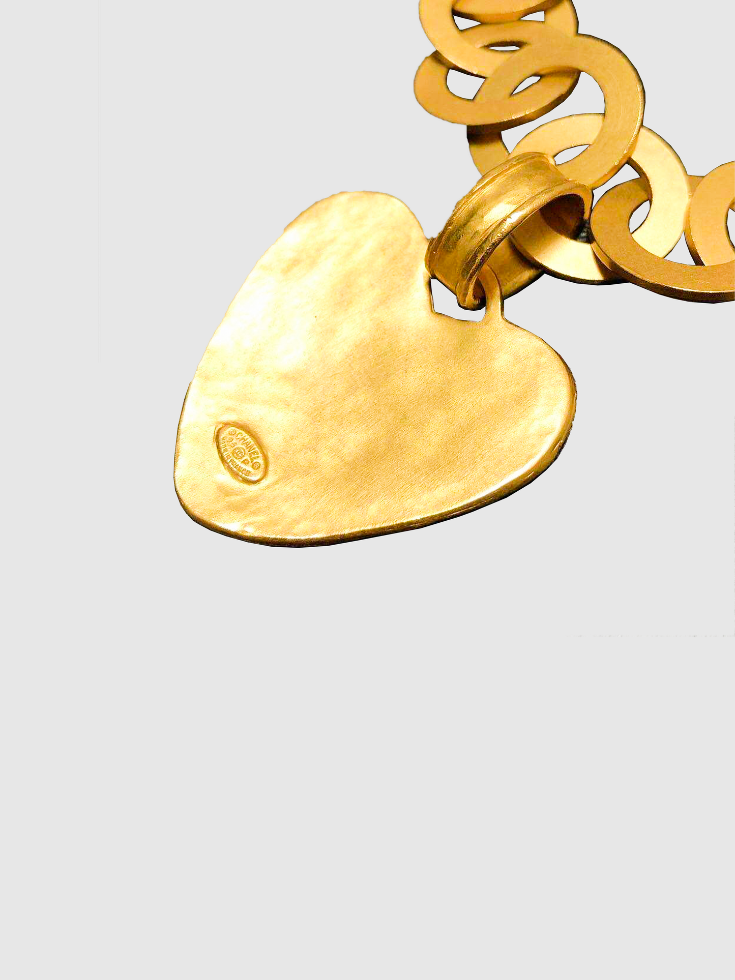 Chanel 1995 Gold Hammered Metal Round Chain Link CC Heart Necklace